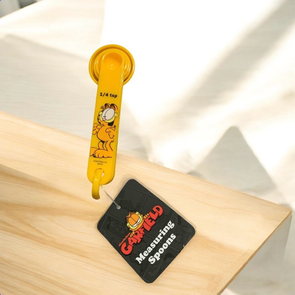 NWT Garfield Yellow Measuring Spoons